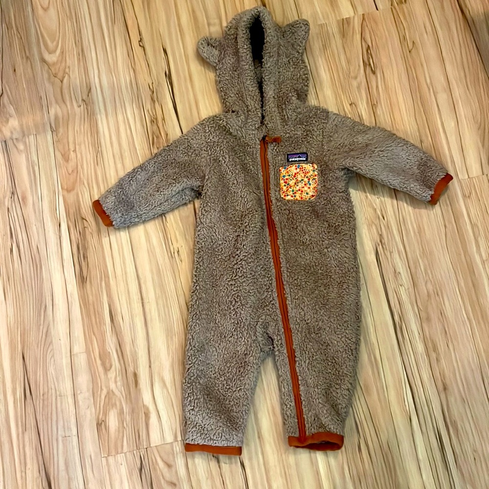 Patagonia 6-12 NWOT never worn